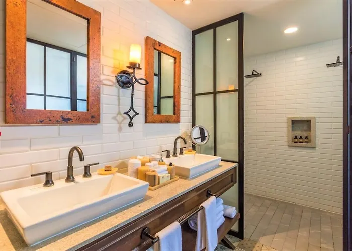 Enchanting 2 Bedroom With In Cabo Apartment *